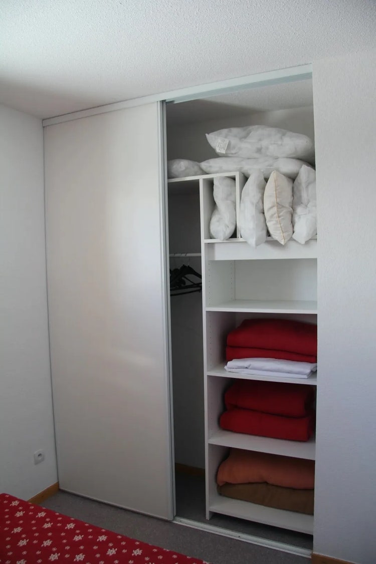 L'armoire dans la chambre de notre appartement à Superdévoluy